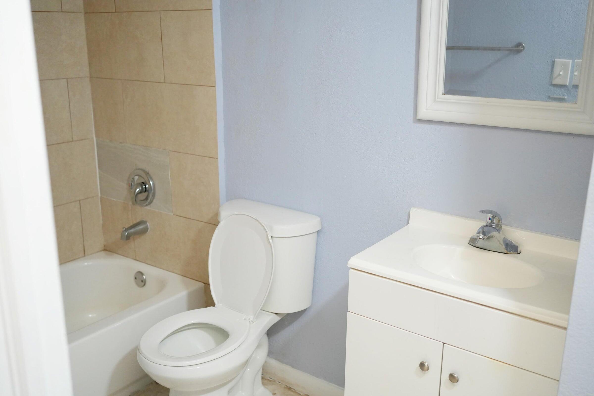 ST ANDREWS PALM BEACH CONDO V - Residential Lease