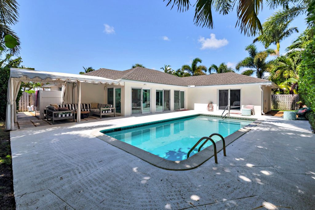 Photo of 202 Maryland Drive, Lake Worth Beach, FL 33460 (MLS # B26047455)