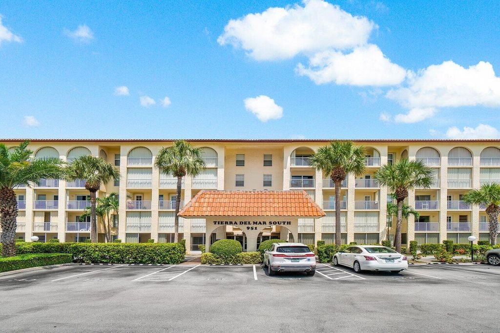 Photo of 951 De Soto Road #228, Boca Raton, FL 33432 (MLS # R11099501)