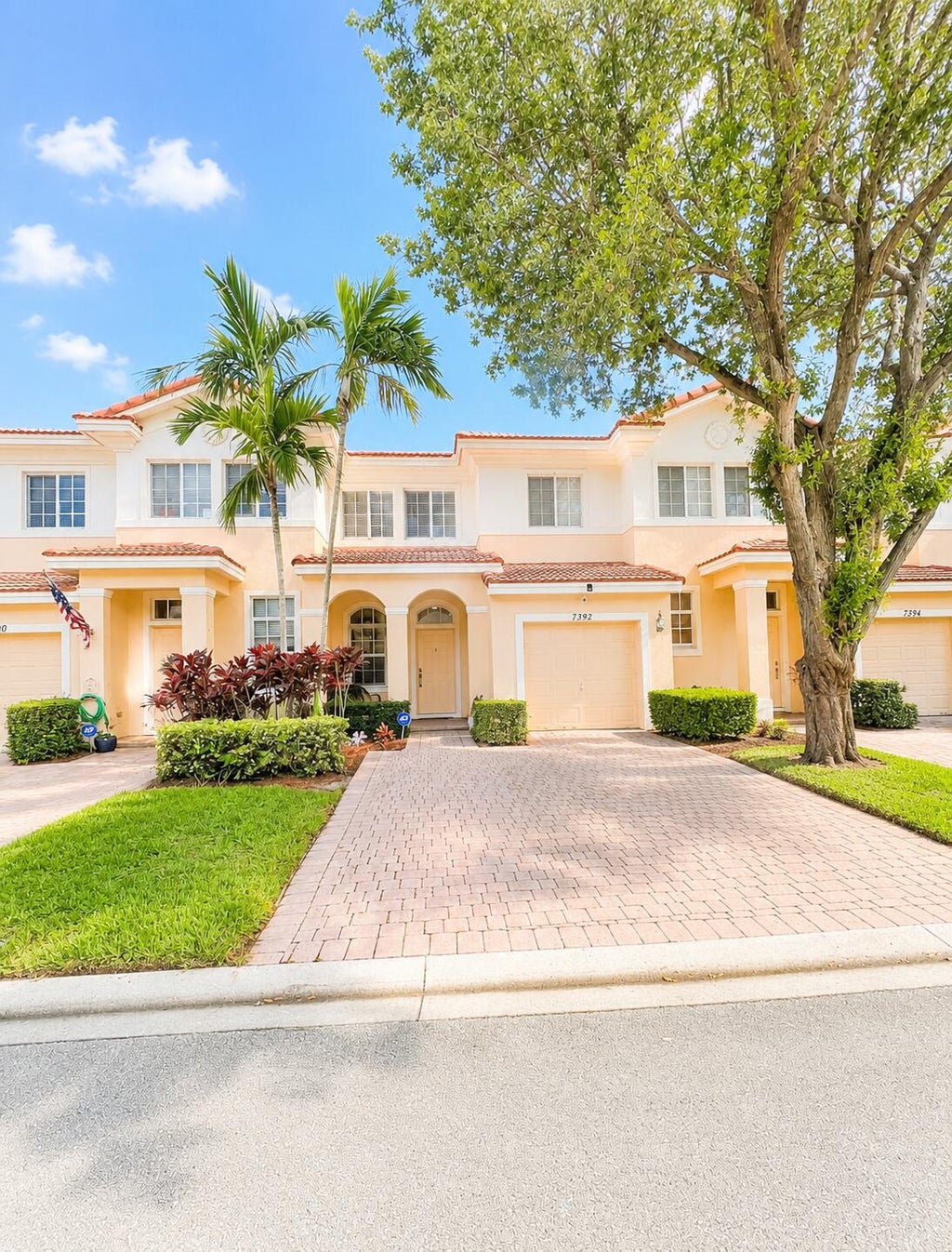 Photo of 7392 BRIELLA Drive, Boynton Beach, FL 33437 (MLS # B26060708)