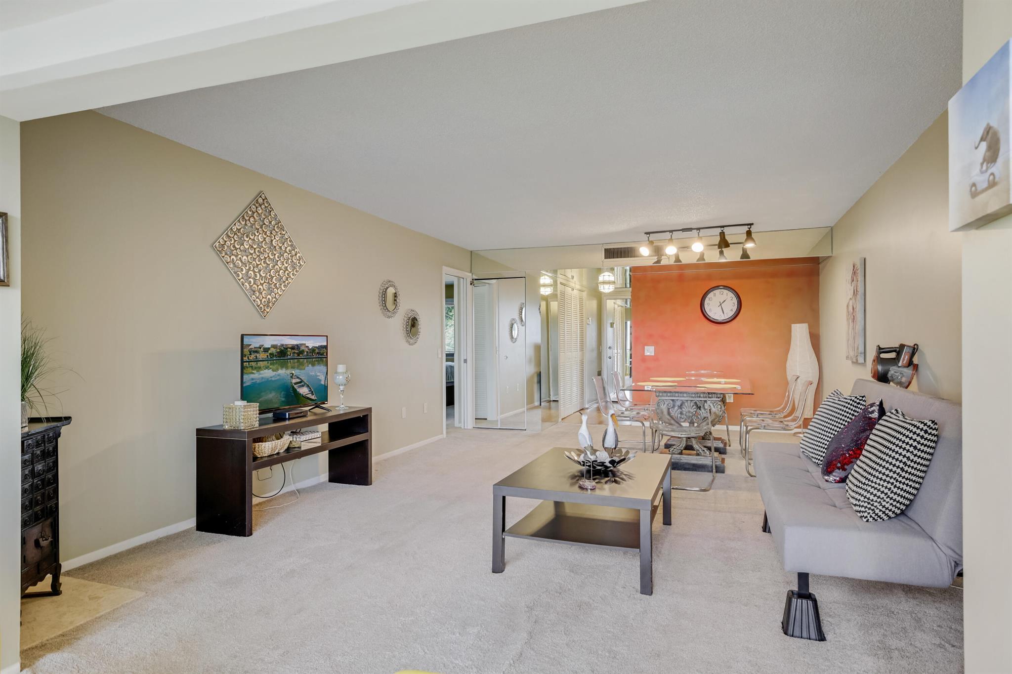 FOUNTAINS OF PALM BEACH C - Residential Lease