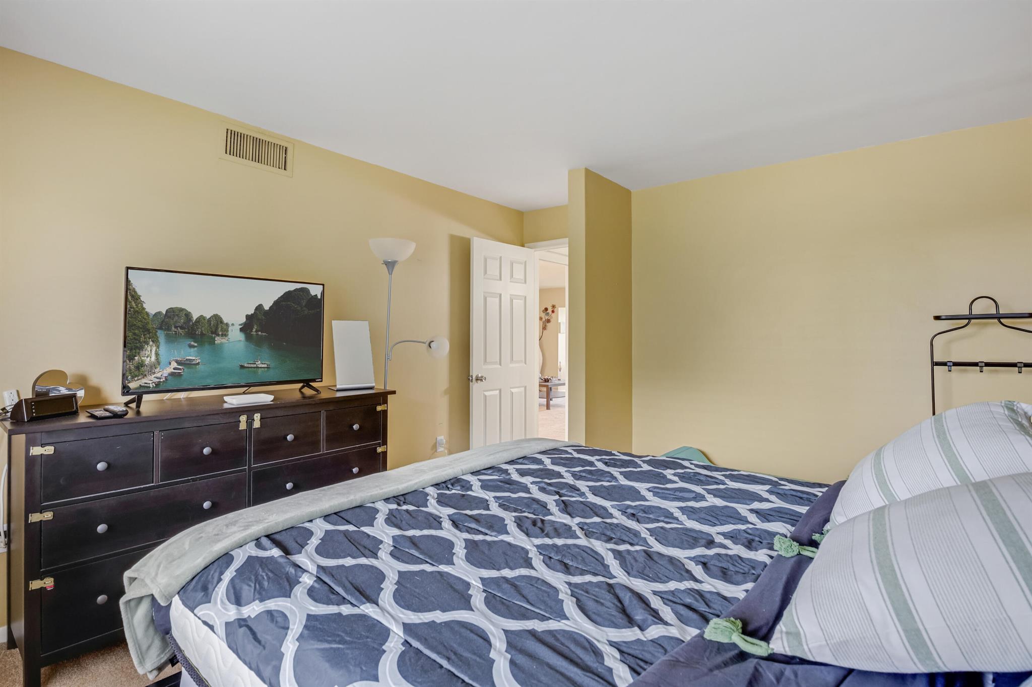 FOUNTAINS OF PALM BEACH C - Residential Lease