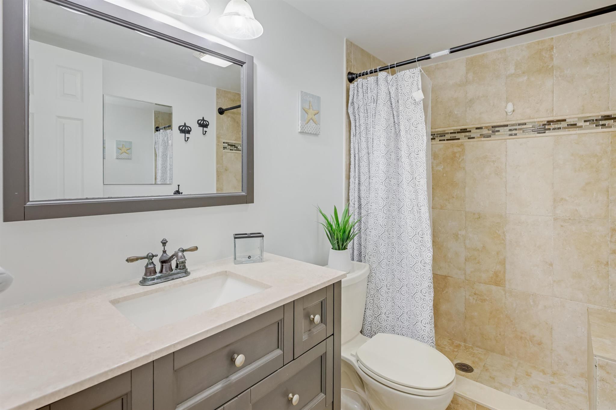 FOUNTAINS OF PALM BEACH C - Residential Lease