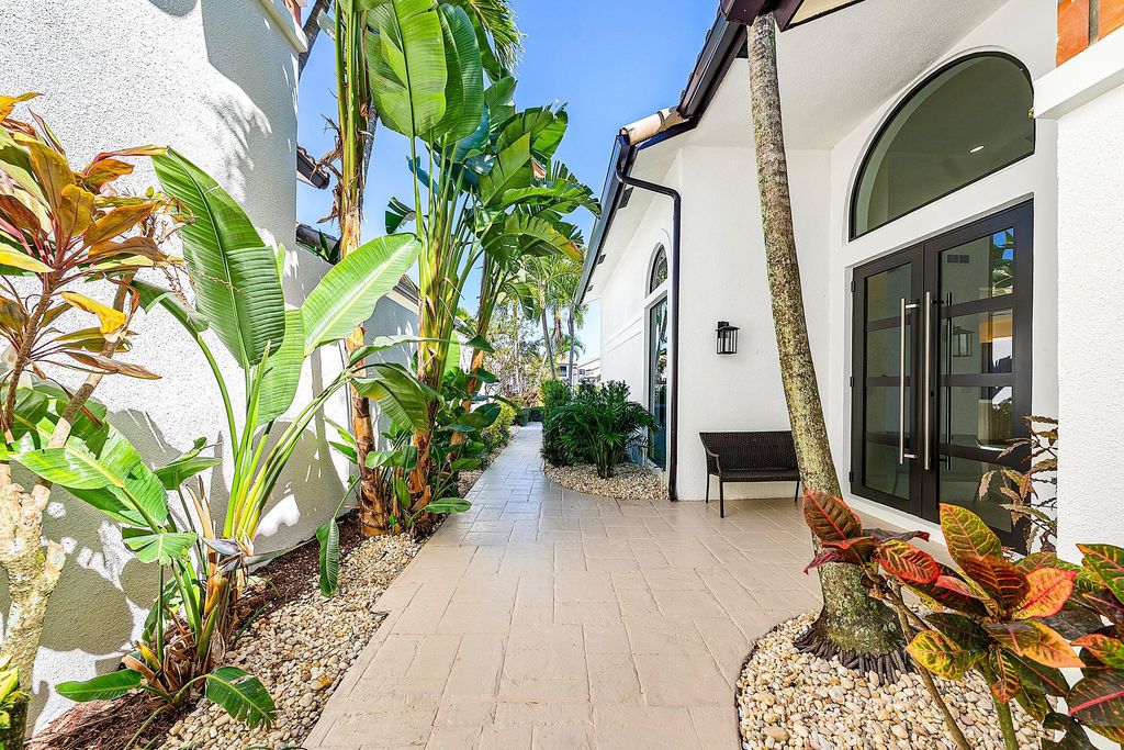 Photo of 6547 Via Rosa, Boca Raton, FL 33433 (MLS # R11158867)