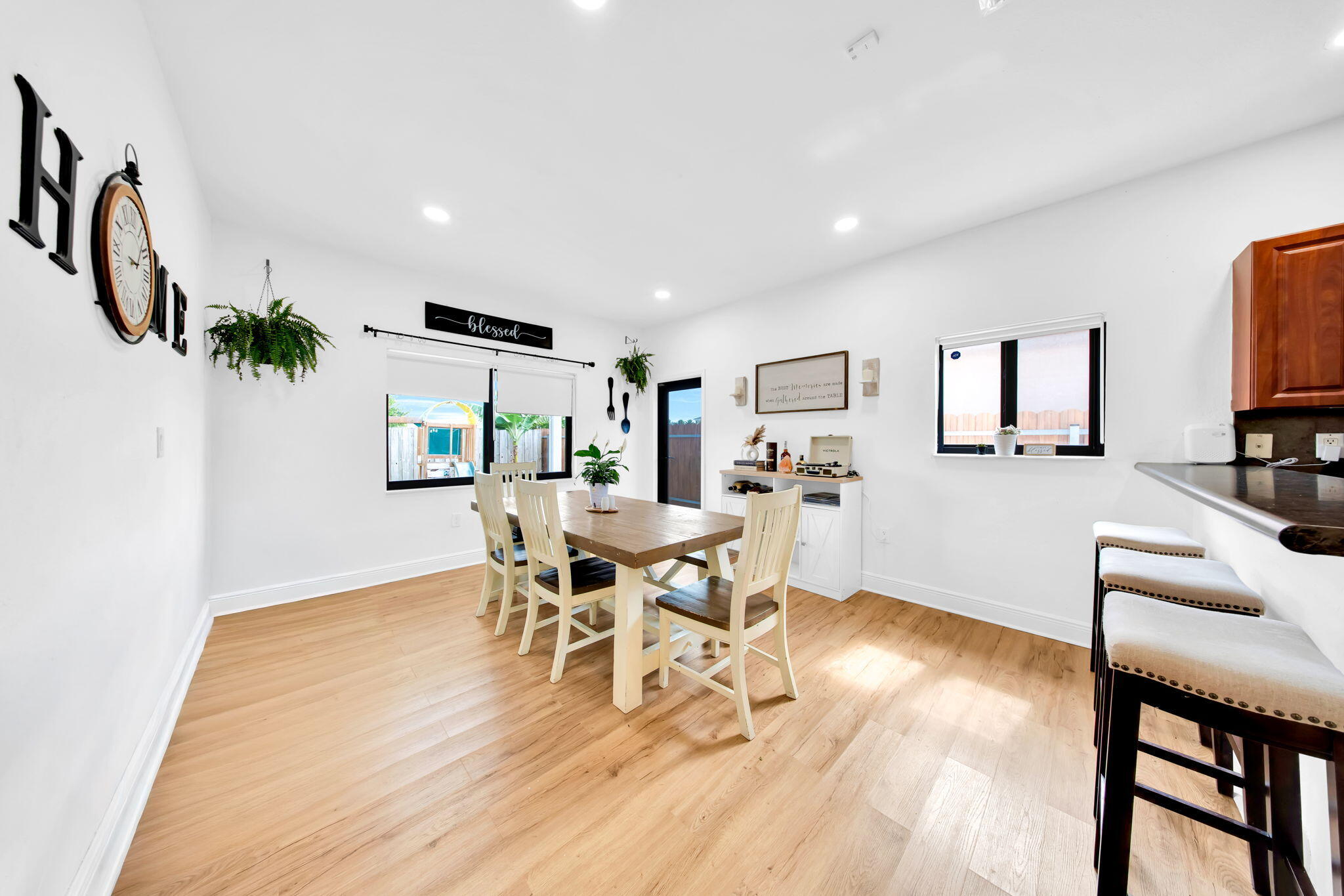 CHATEAU ROYAL ESTATES - Residential