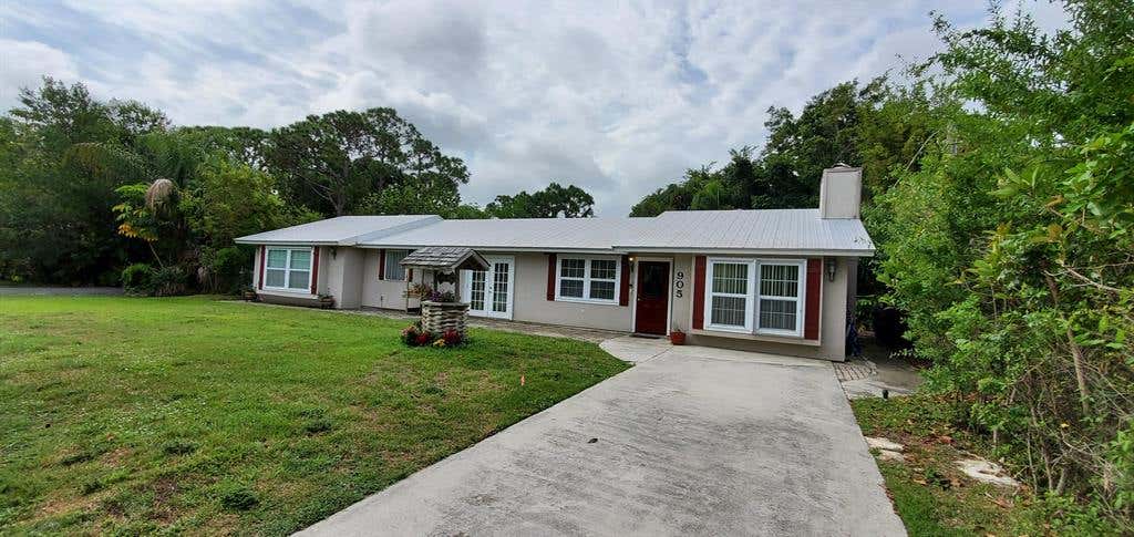 Photo of 905 E Easy Street, Fort Pierce, FL 34982 (MLS # R10709833)