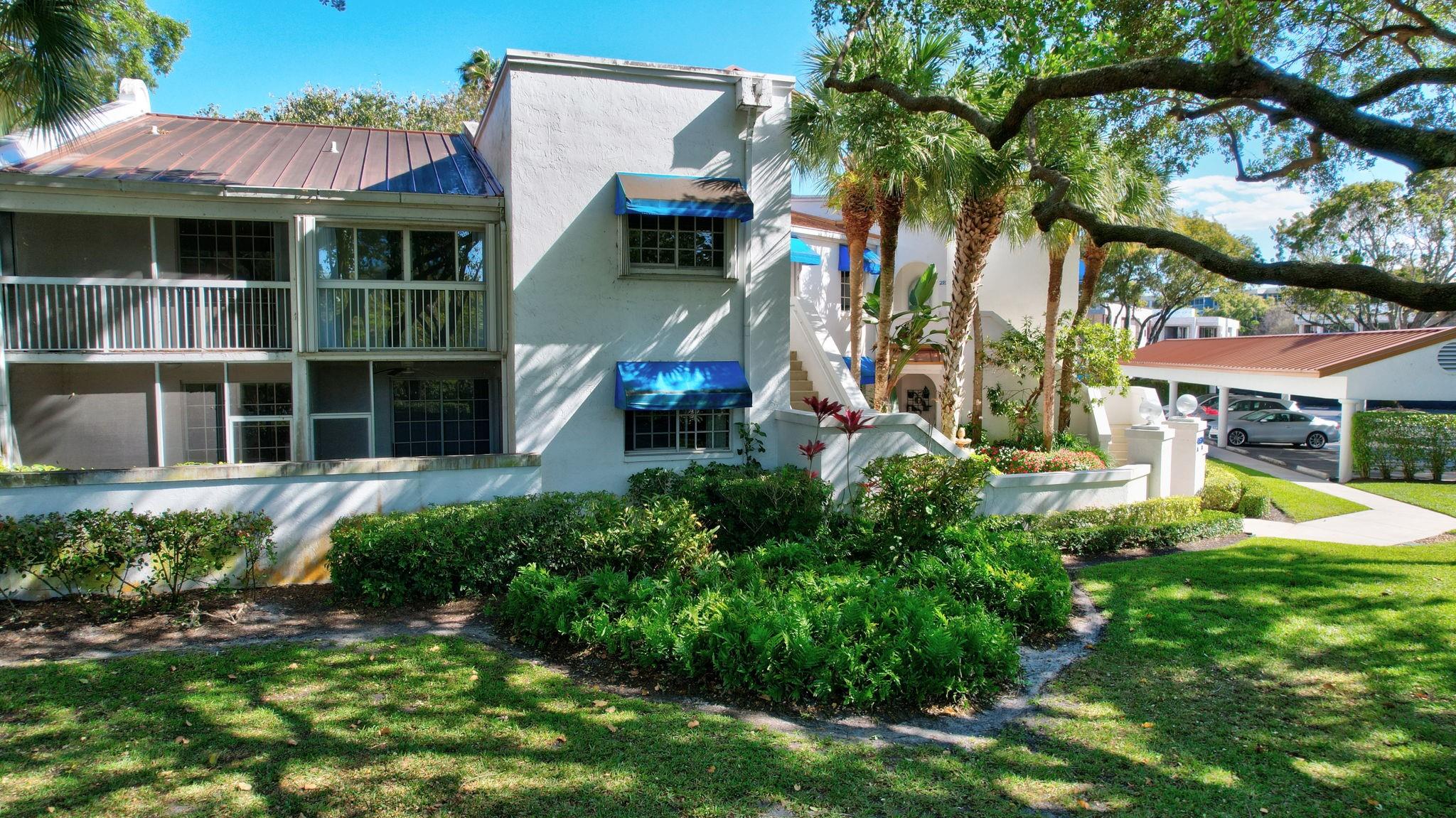 4130 W Palm Aire Dr 302A