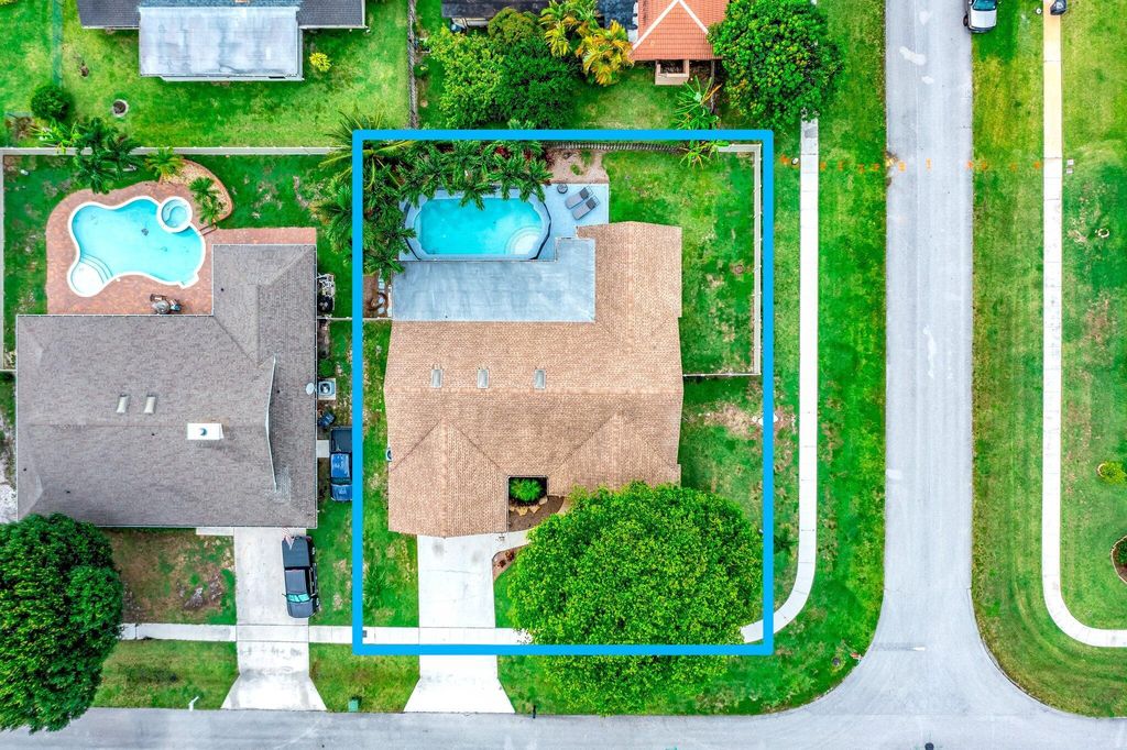 Photo of 574 Juniper Place, Wellington, FL 33414 (MLS # R11032316)