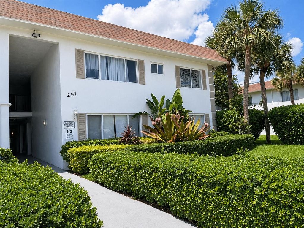 Photo of 251 SE 6th Avenue #4, Pompano Beach, FL 33060 (MLS # B26021035)