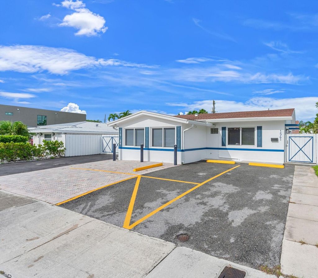 Photo of 1541 NE 15th Avenue #1541, Fort Lauderdale, FL 33304 (MLS # R11166960)