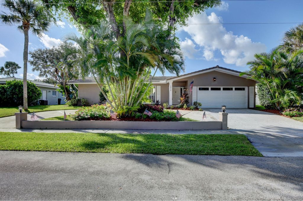 Photo of 1010 SW 1st Street, Boca Raton, FL 33486 (MLS # B26012079)