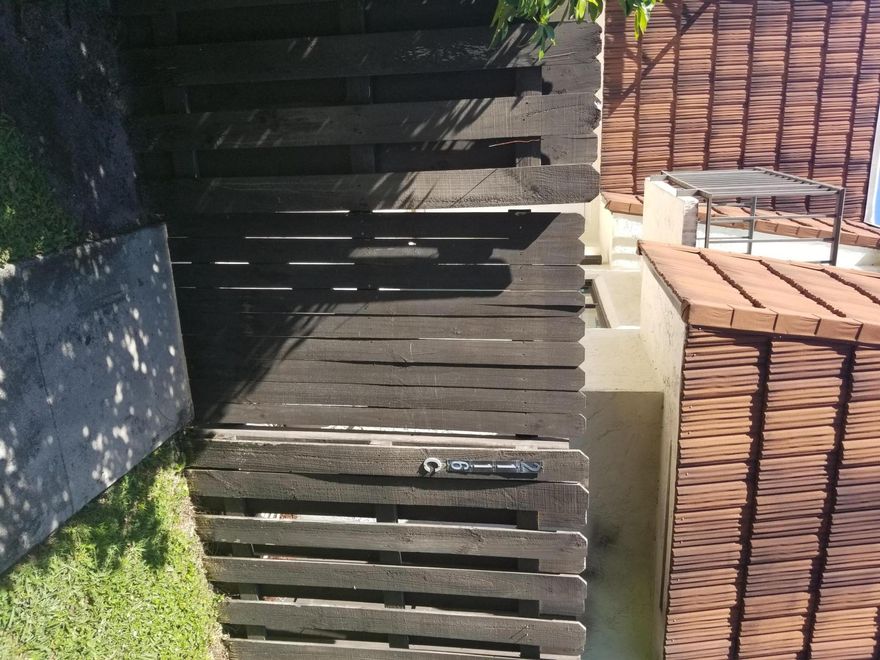 GREAT 2 BEDROOM 2.5 BATH TOWNHOME CENTRALLY LOCATED NEAR SHOPPING,RESTAURANTS,AND MORE.TILE FLOORS DOWNSTAIRS. FRESHLY PAINTED AND READY TO MOVE IN.