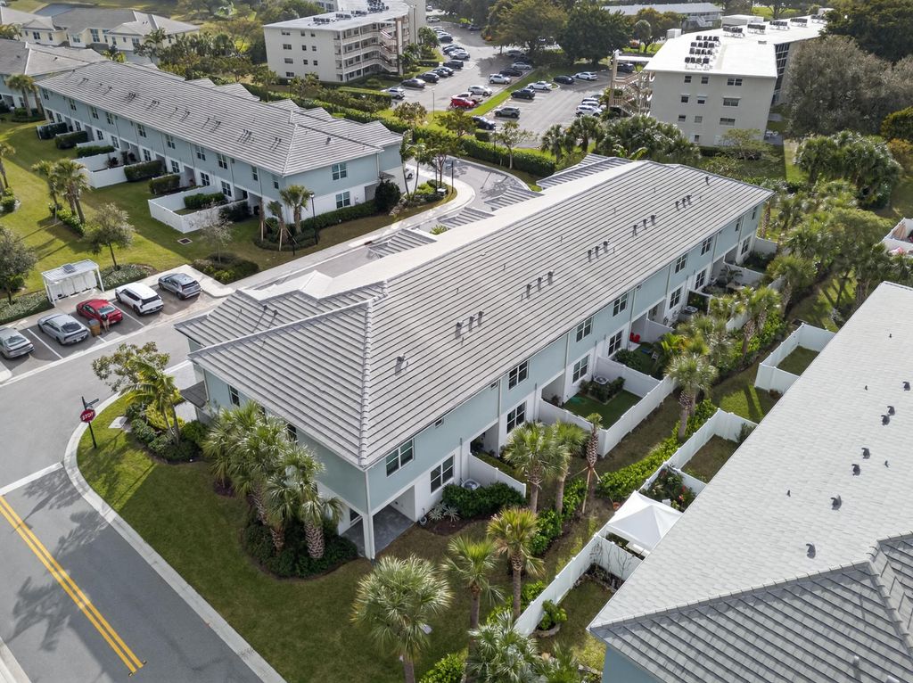 Photo of 1817 Sanderling Dr, Deerfield Beach, FL 33442 (MLS # R11165615)