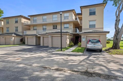 2060 Greenview Shores Boulevard 323 Wellington FL 33414