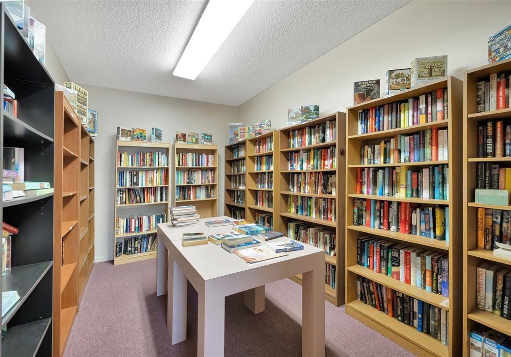 Palm Lakes - Residential