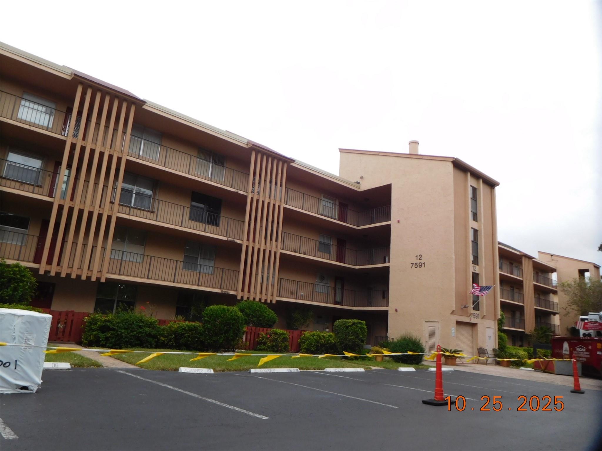 Palm Lakes - Residential