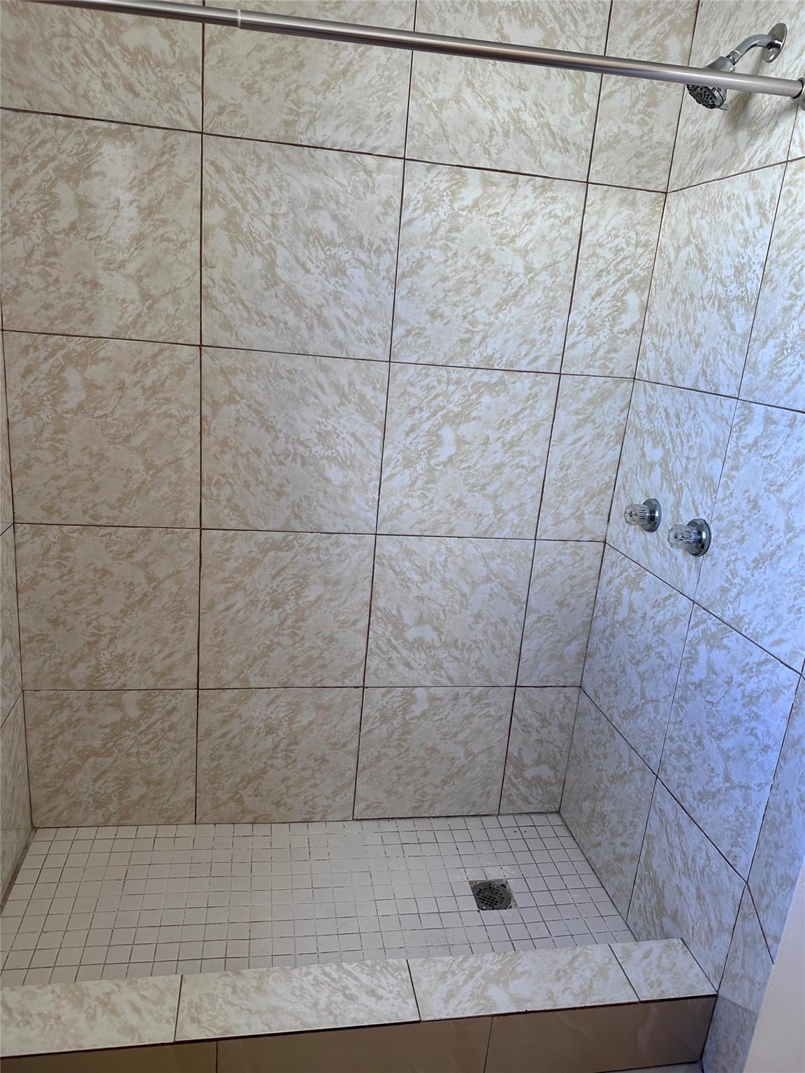 Driftwood Acres 15 45-16 - Residential Lease