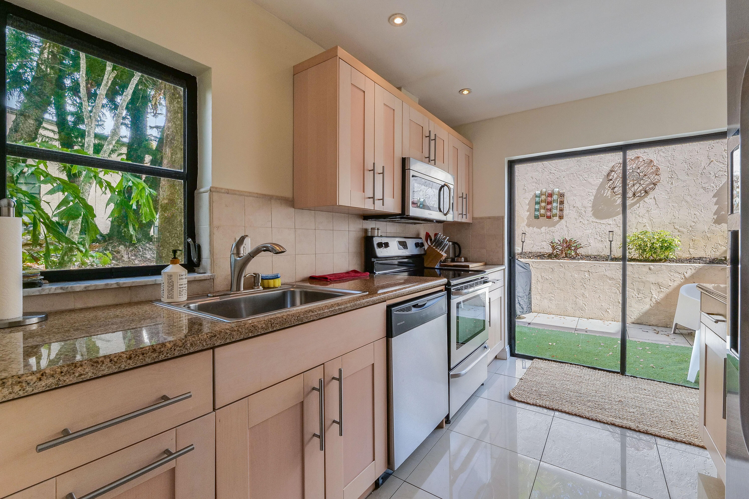 HILLS OF INVERRARY - Residential