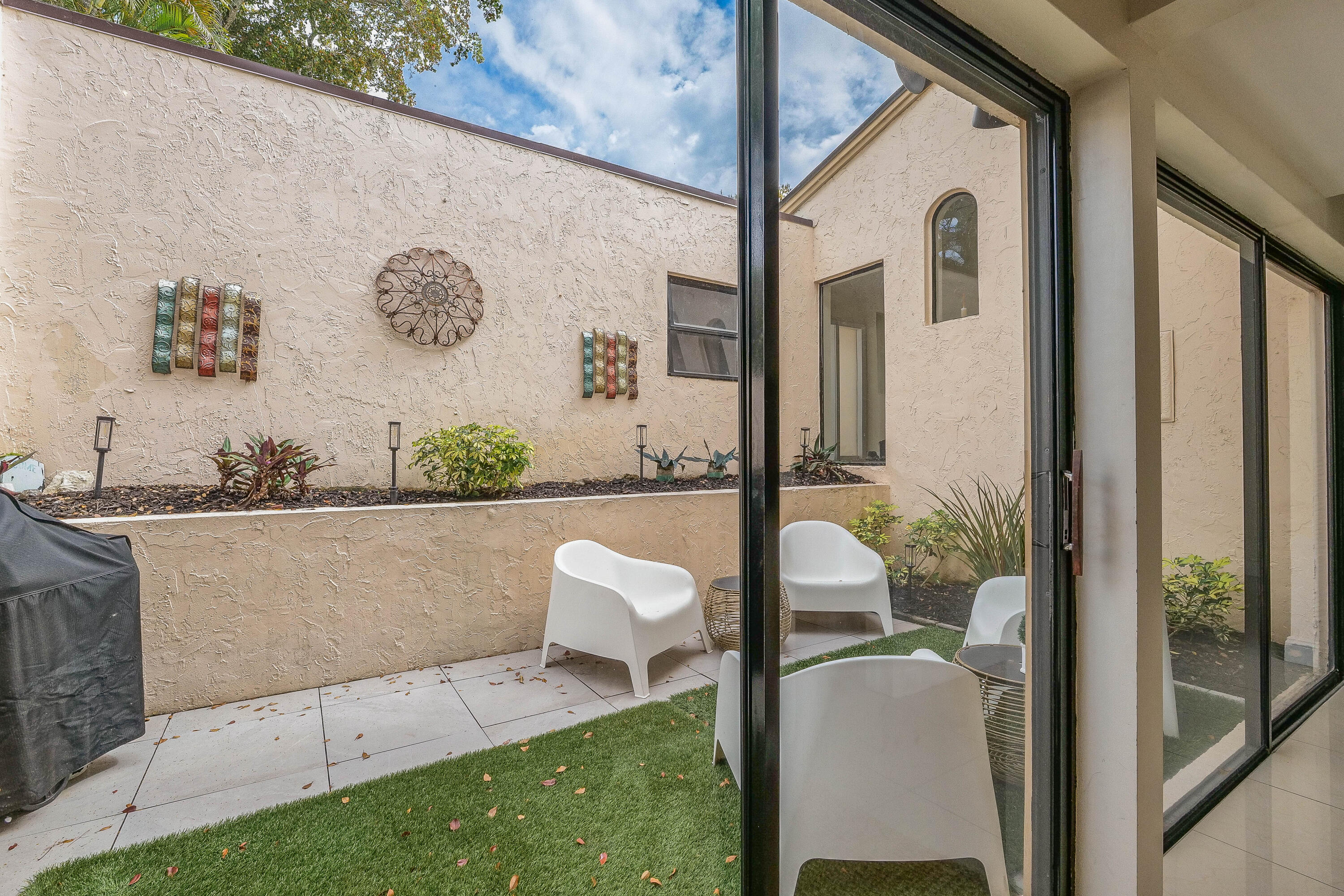 HILLS OF INVERRARY - Residential