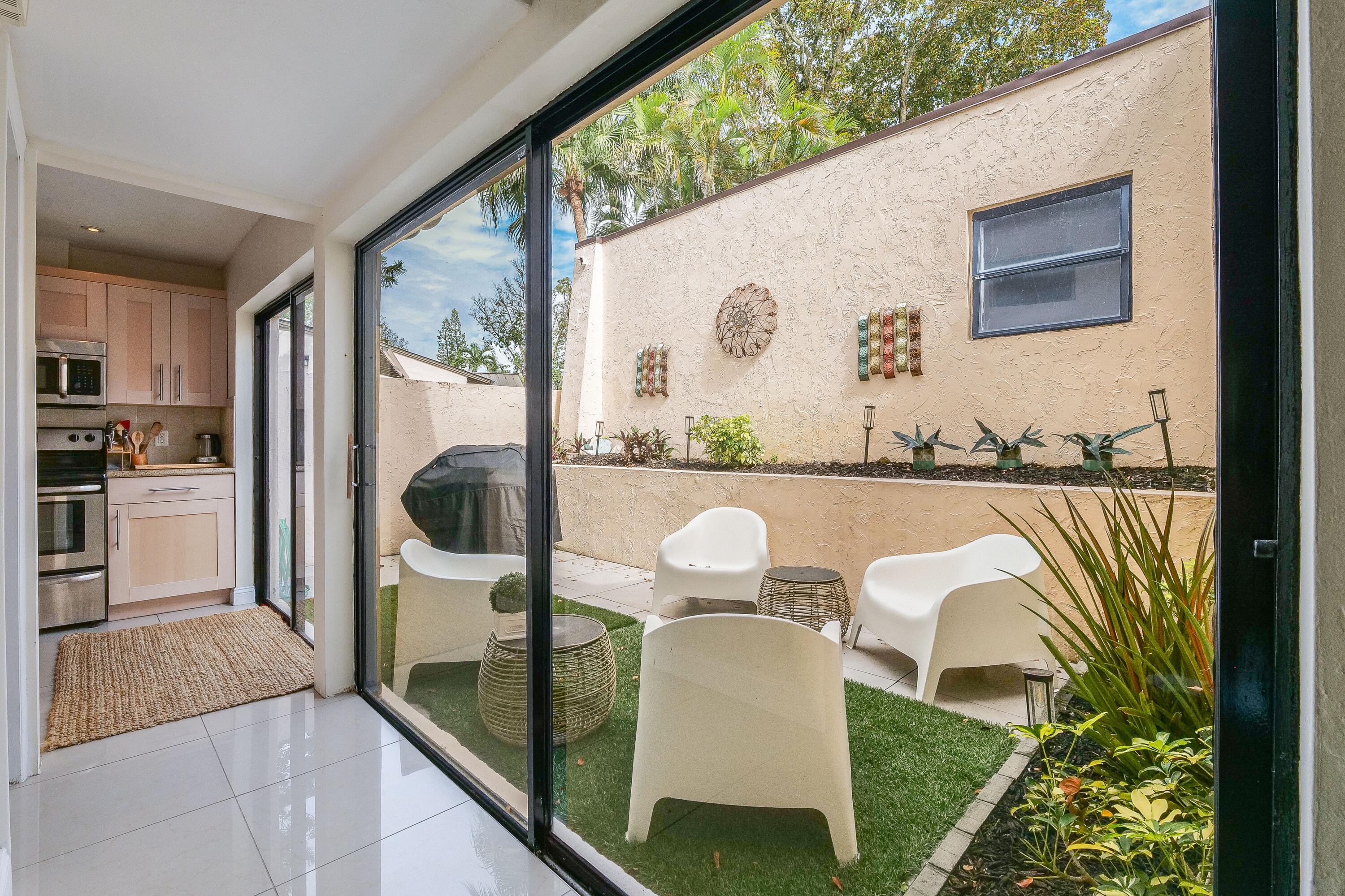 HILLS OF INVERRARY - Residential