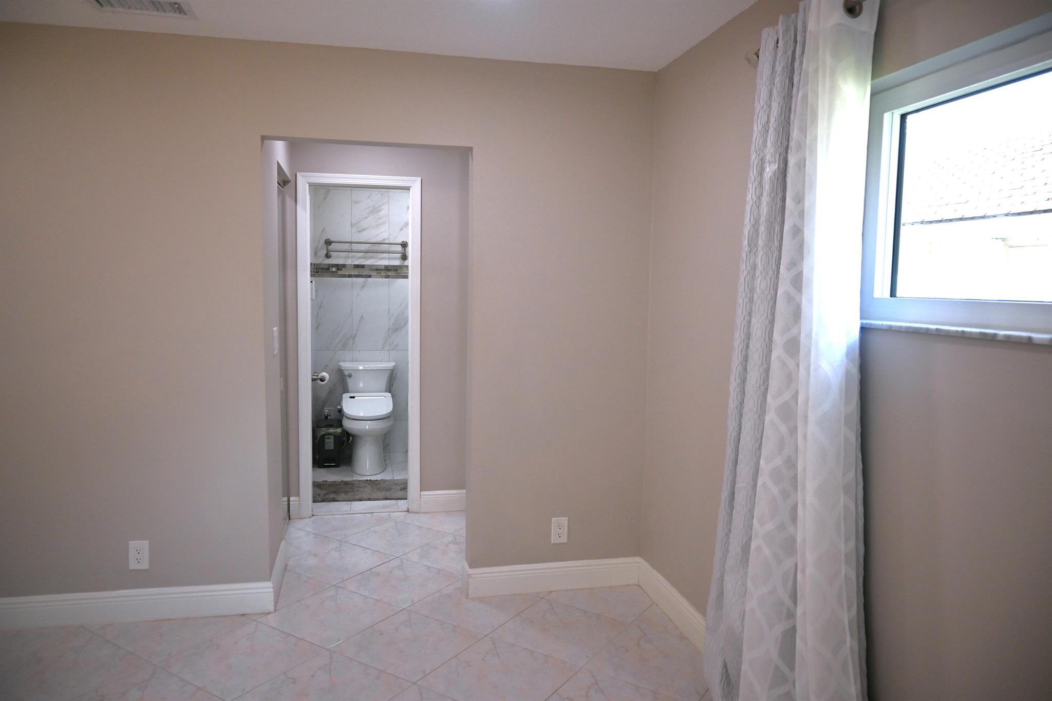 AMERICAN HOMES AT BOCA RA - Residential Lease
