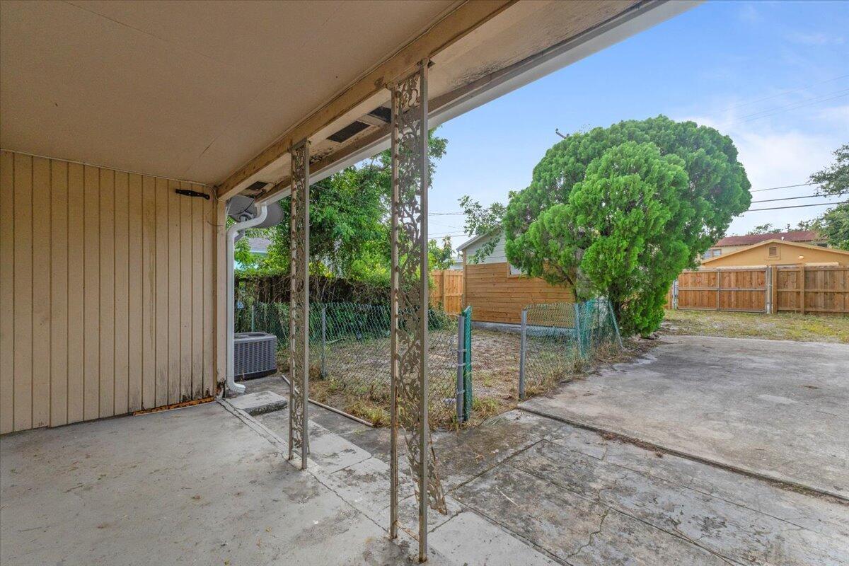 LAKE WORTH TOWN OF - Residential