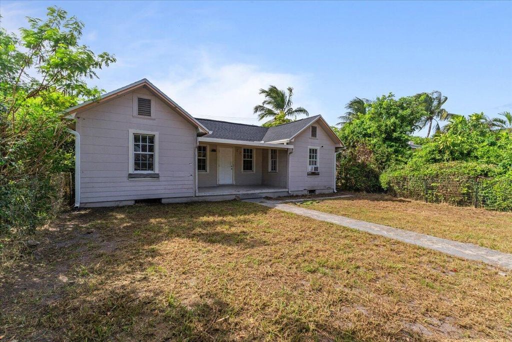Photo of 127 S C Street, Lake Worth Beach, FL 33460 (MLS # R11131393)
