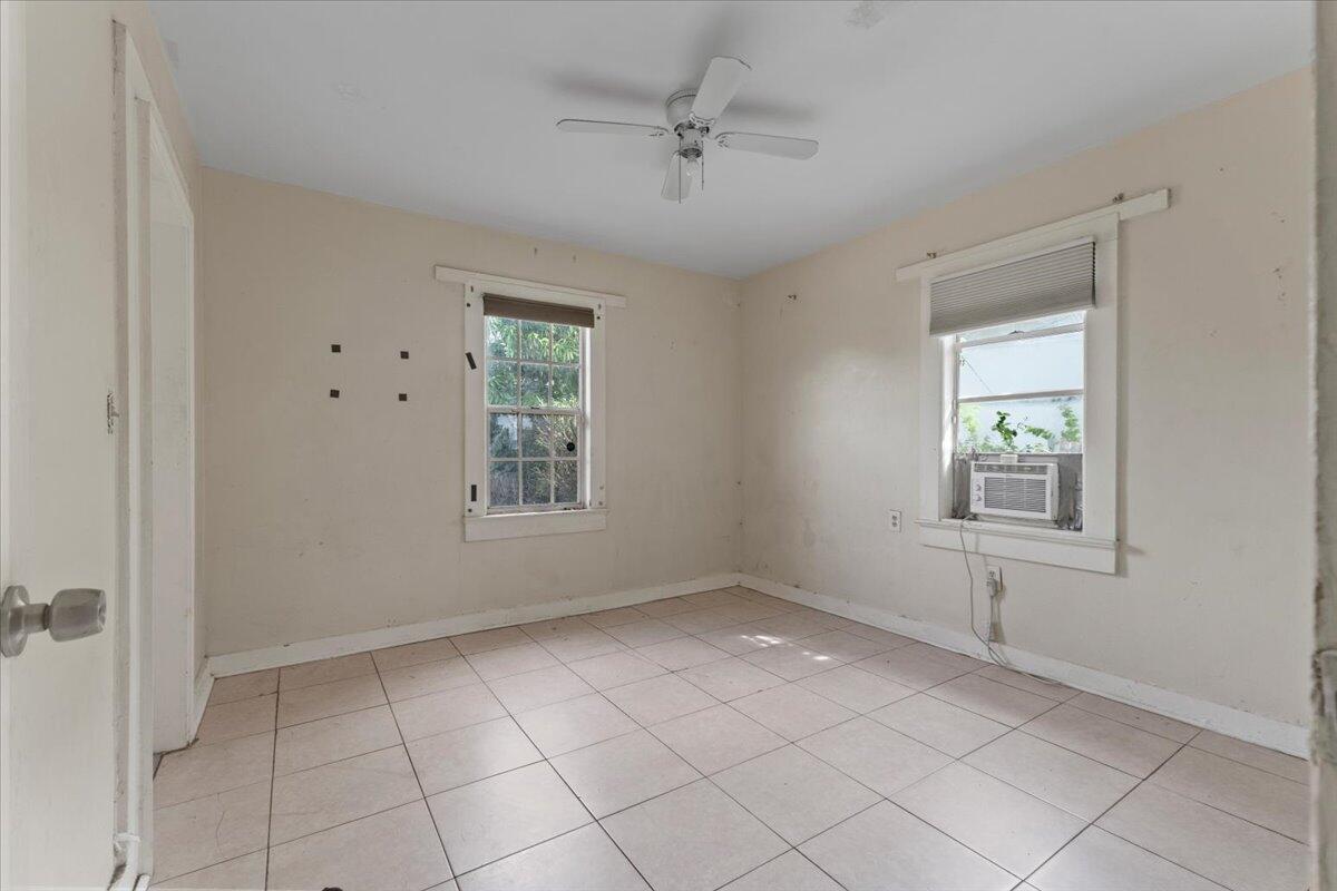 LAKE WORTH TOWN OF - Residential