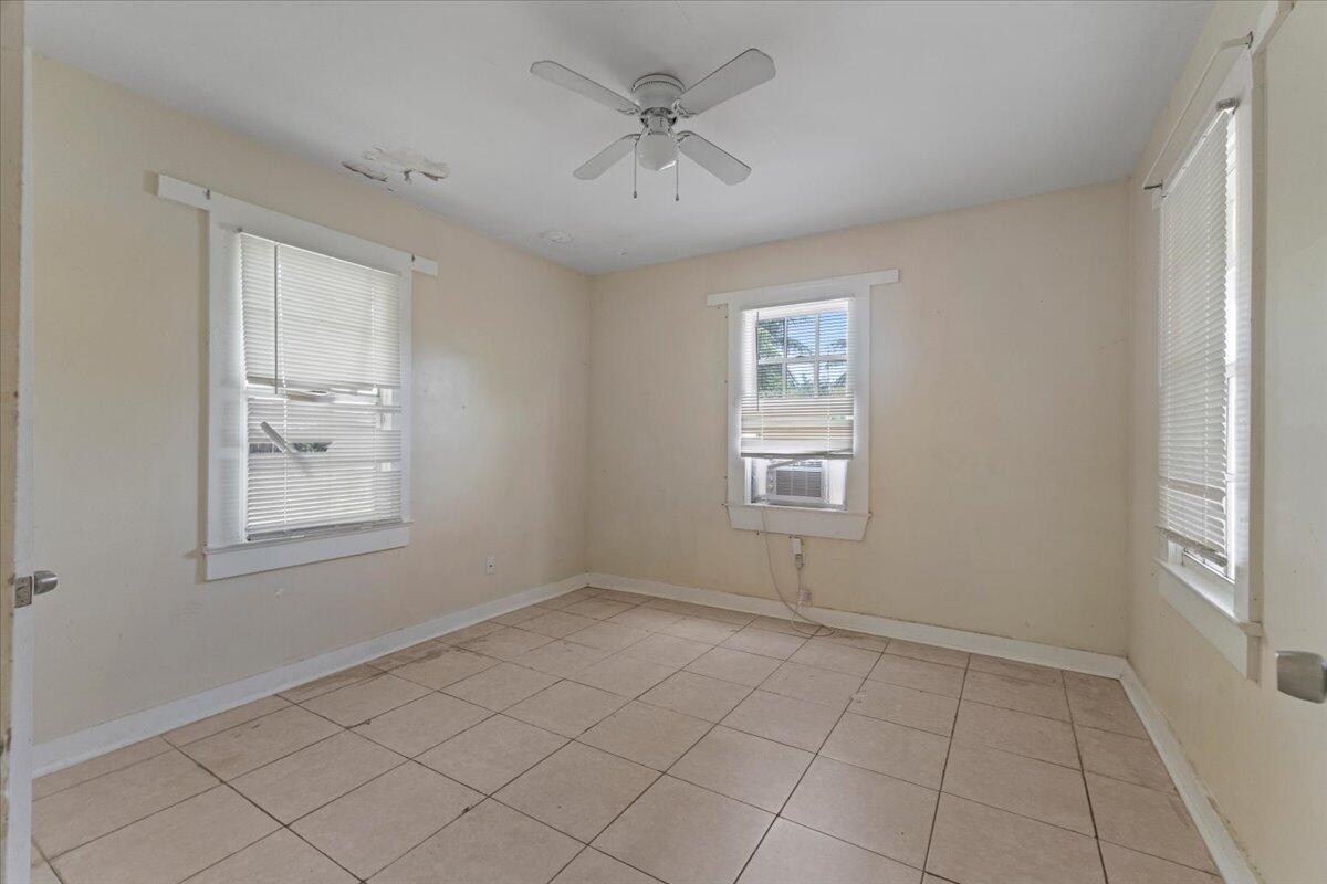 LAKE WORTH TOWN OF - Residential