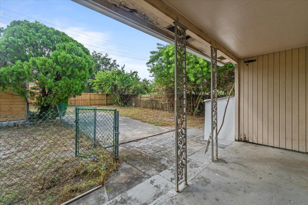 LAKE WORTH TOWN OF - Residential