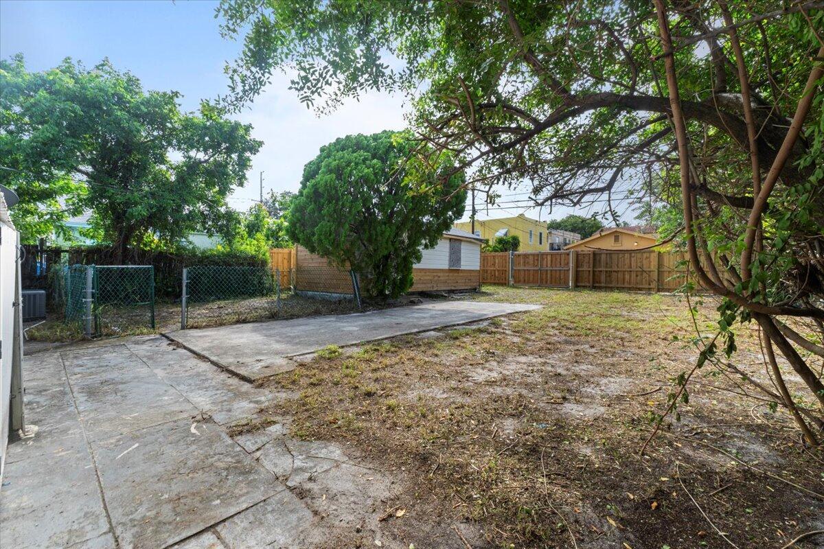 LAKE WORTH TOWN OF - Residential