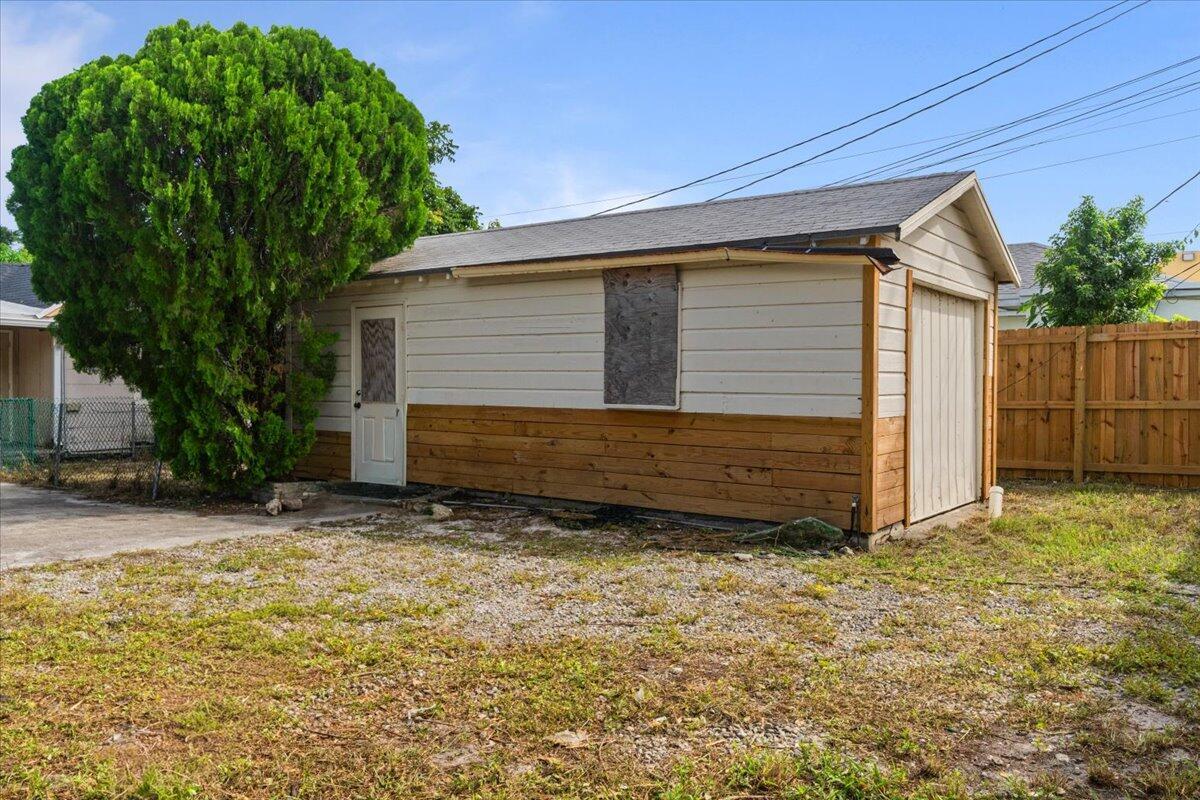 LAKE WORTH TOWN OF - Residential