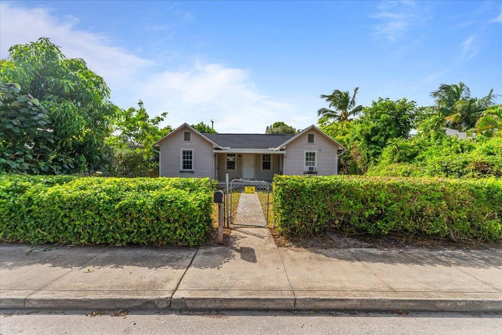 Photo of 127 S C Street, Lake Worth Beach, FL 33460 (MLS # R11131393)
