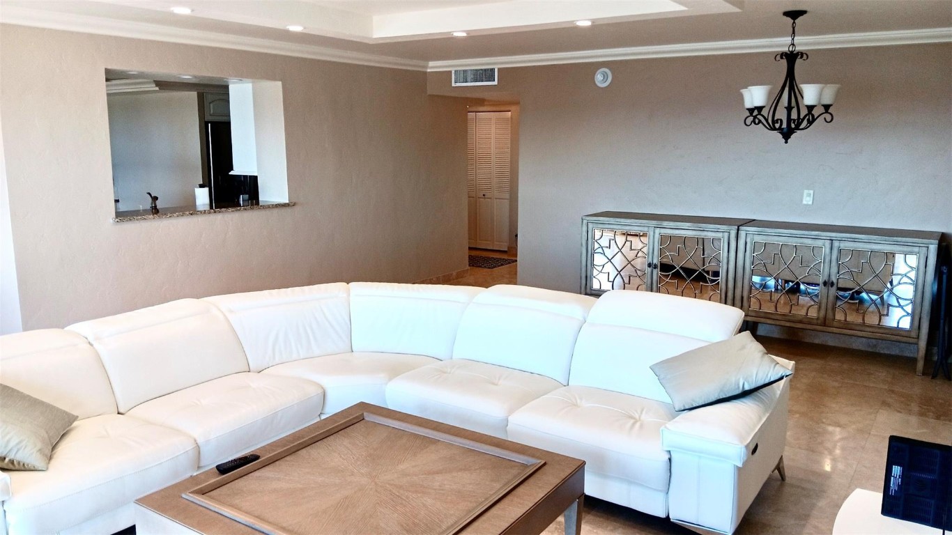 4900 N Ocean Boulevard 819