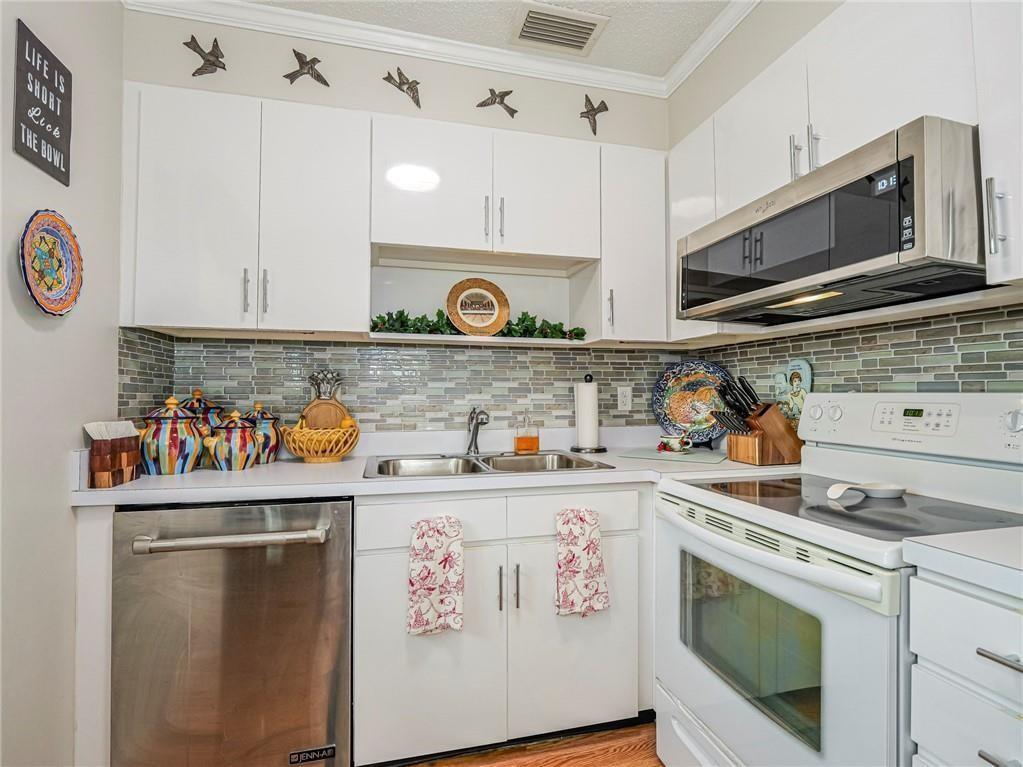 73 Royal Oak Court 203