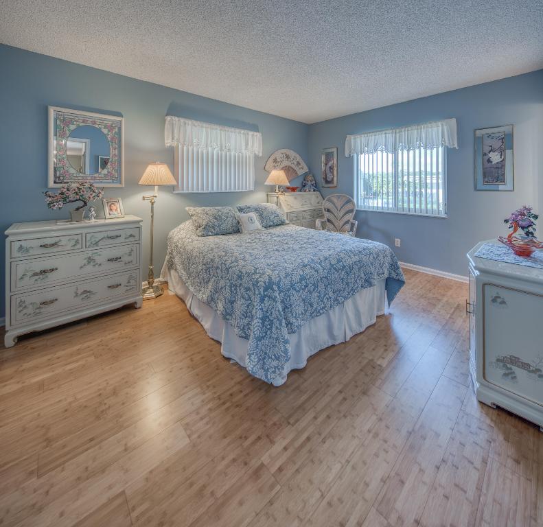 BARBICAN CONDO - Residential