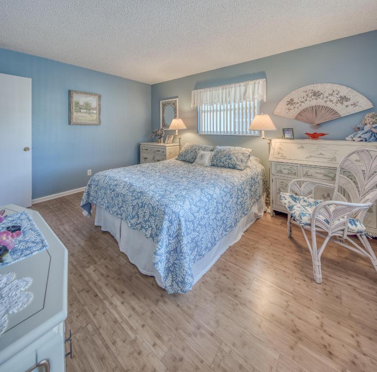 BARBICAN CONDO - Residential