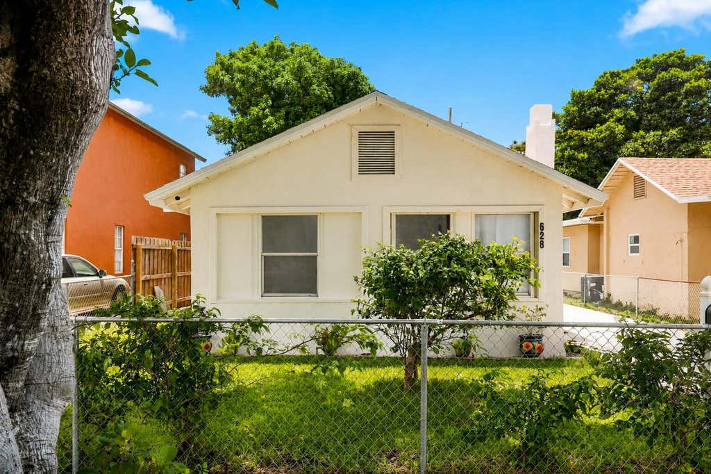 Photo of 628 55th Street, West Palm Beach, FL 33407 (MLS # B26062333)