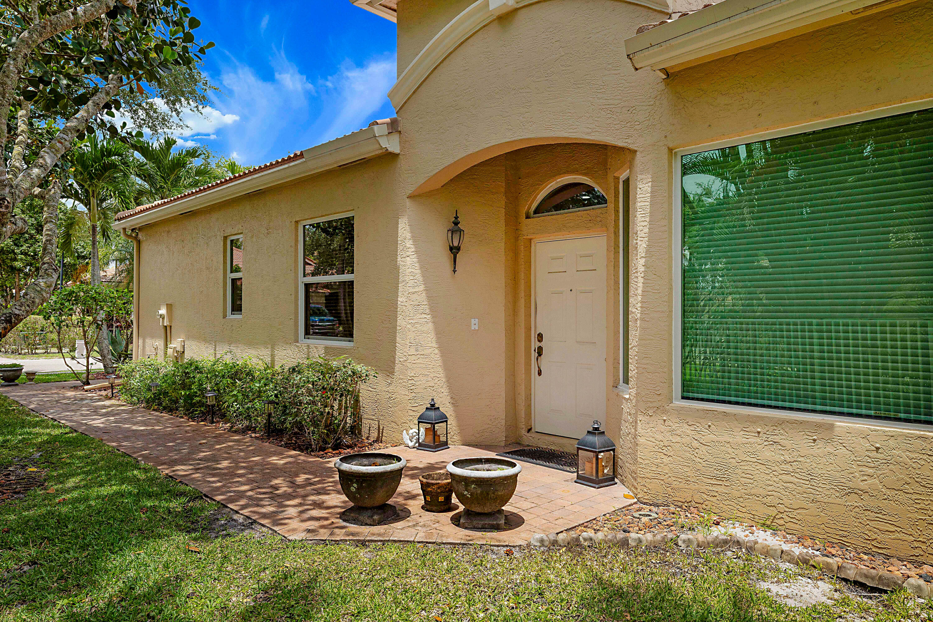 Properties 2568 Sandy Cay