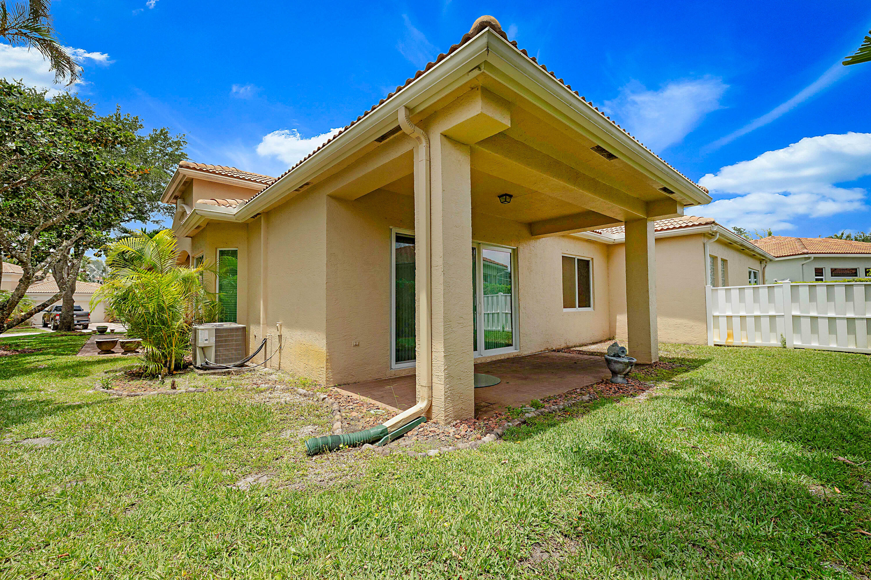 Properties 2568 Sandy Cay