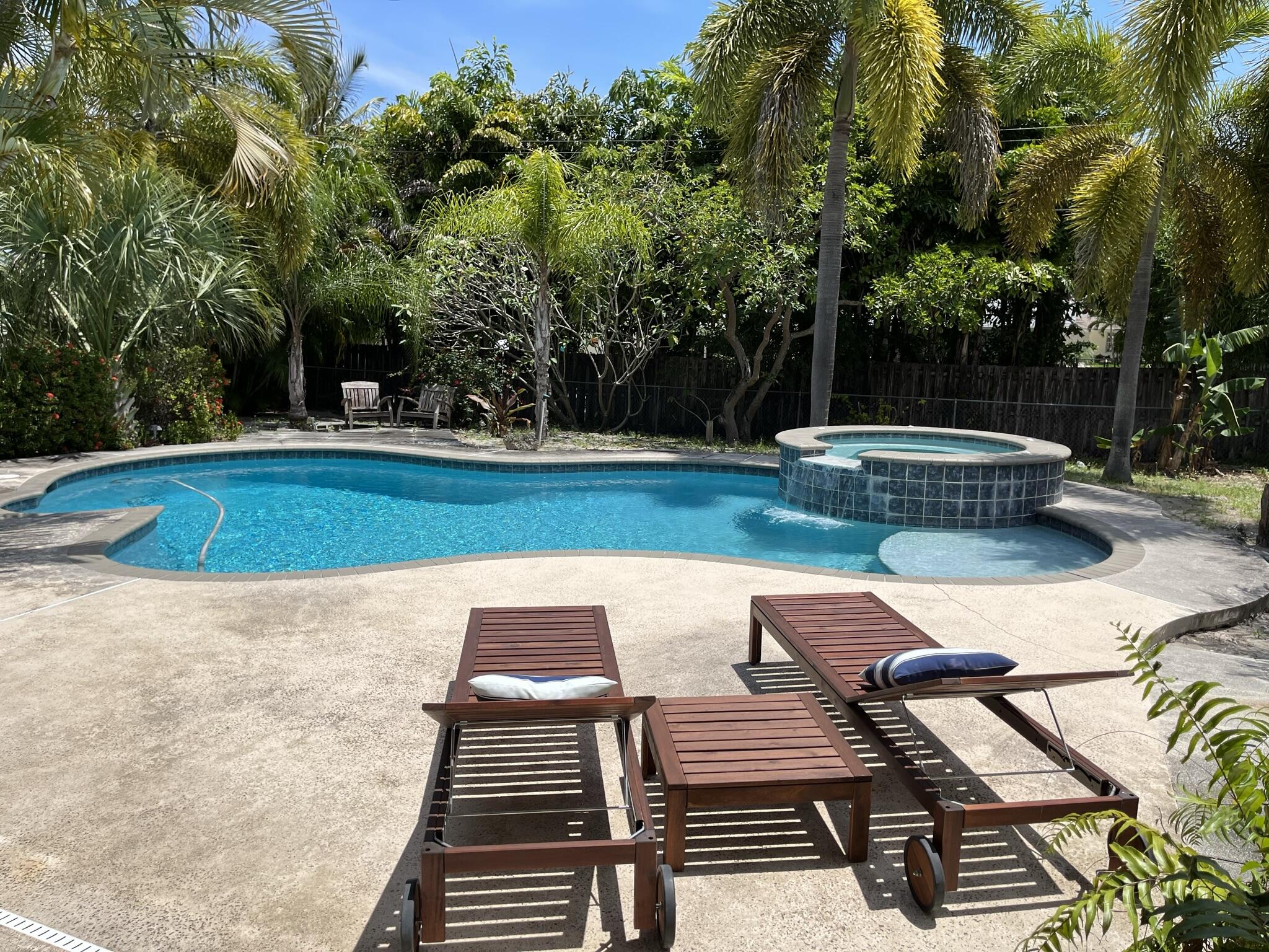 NORTH PALM BEACH VILLAGE OF 6 - Residential