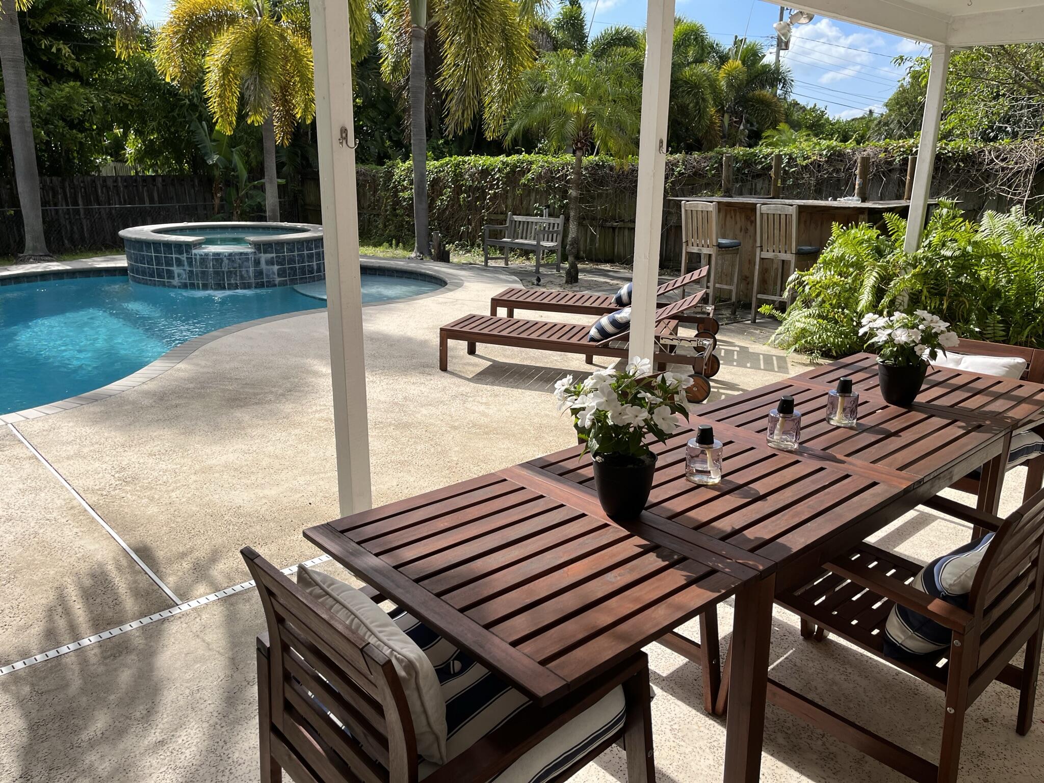 NORTH PALM BEACH VILLAGE OF 6 - Residential