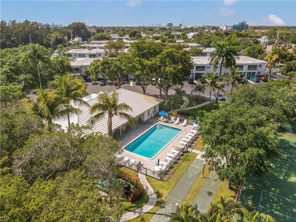 BAY COLONY CLUB - Residential