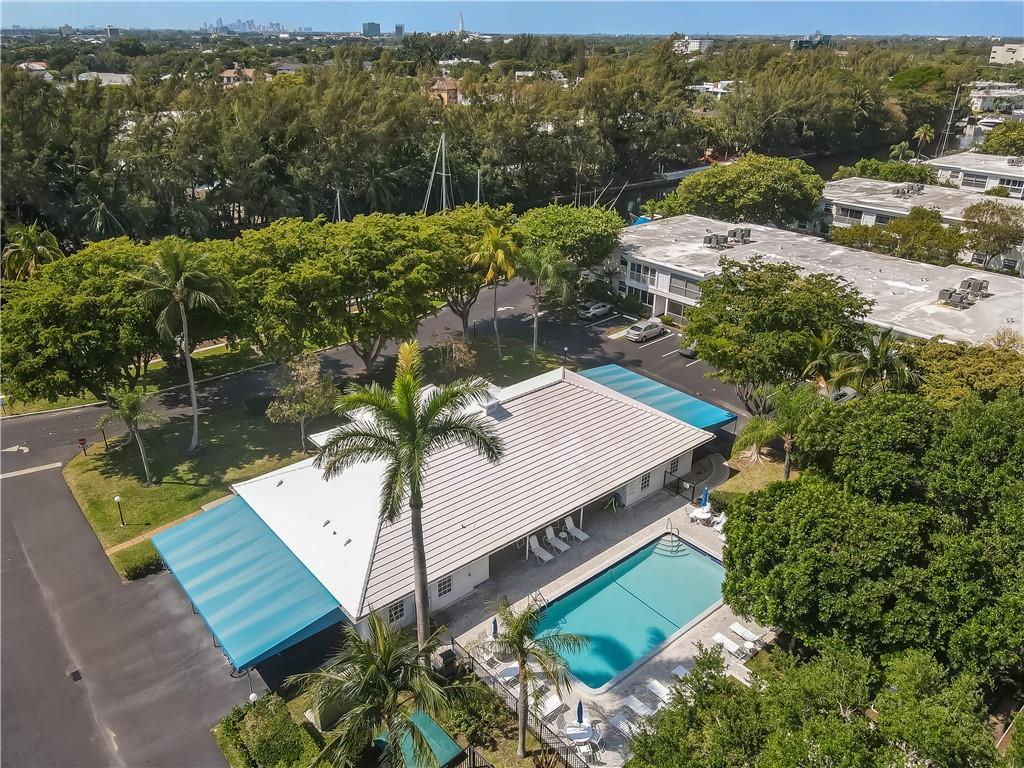BAY COLONY CLUB - Residential