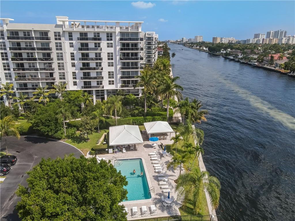 BAY COLONY CLUB - Residential