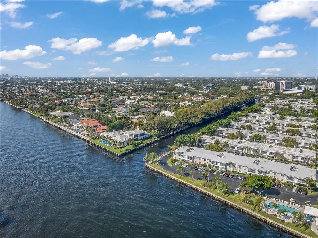 BAY COLONY CLUB - Residential