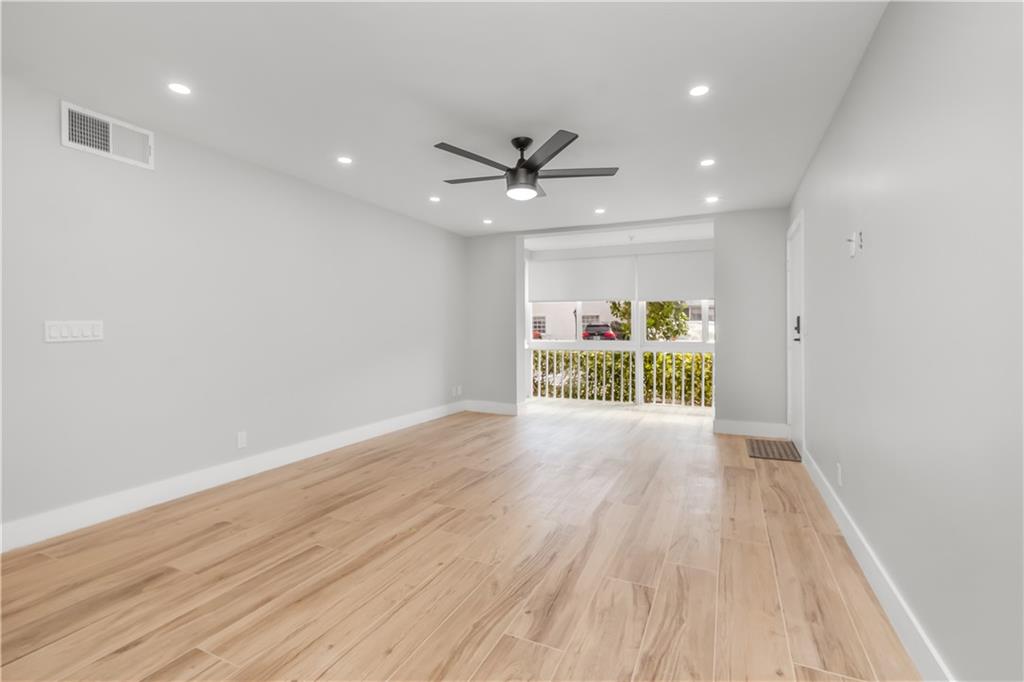 BAY COLONY CLUB - Residential