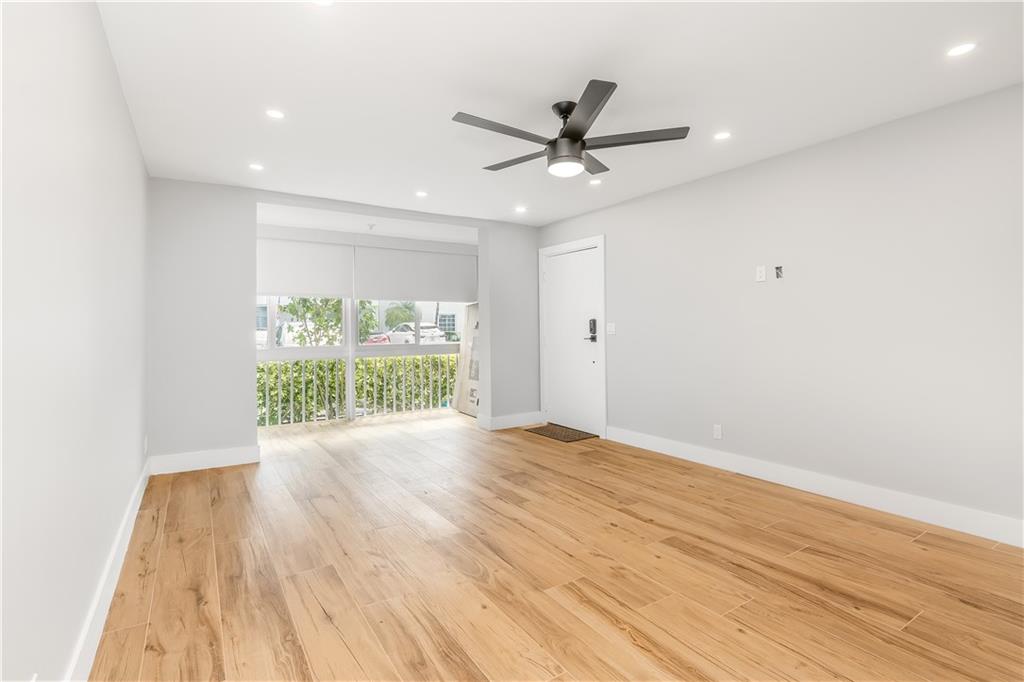 BAY COLONY CLUB - Residential