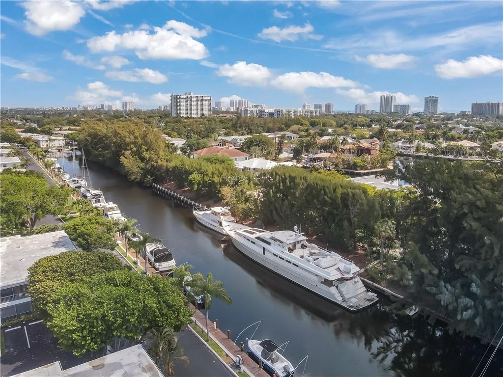 BAY COLONY CLUB - Residential
