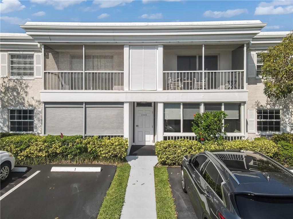 BAY COLONY CLUB - Residential